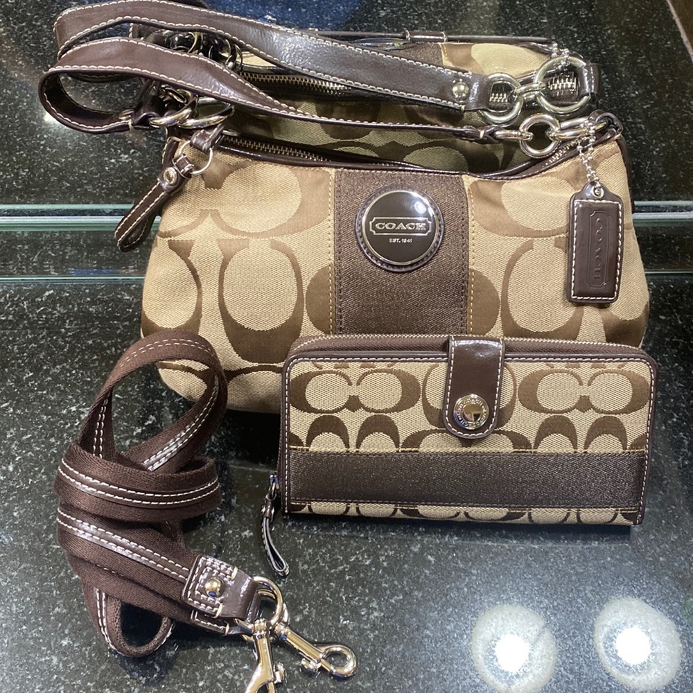 ❤️Small, brown/tan COACH shoulder bag, canvas material, with matching wallet.